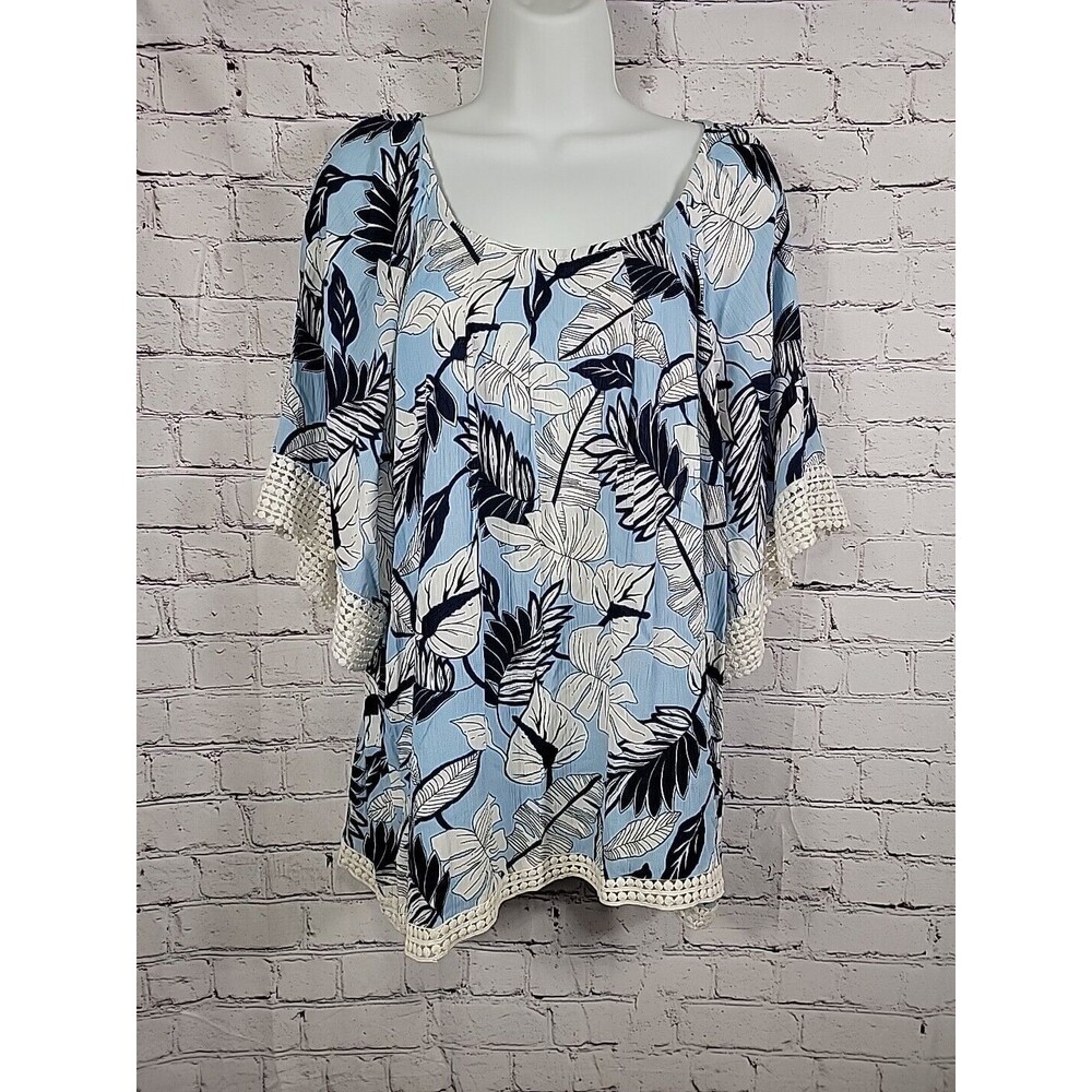 Susan Betro Weekend Tropical Floral Tunic Top Size Small  Crocheted Detail